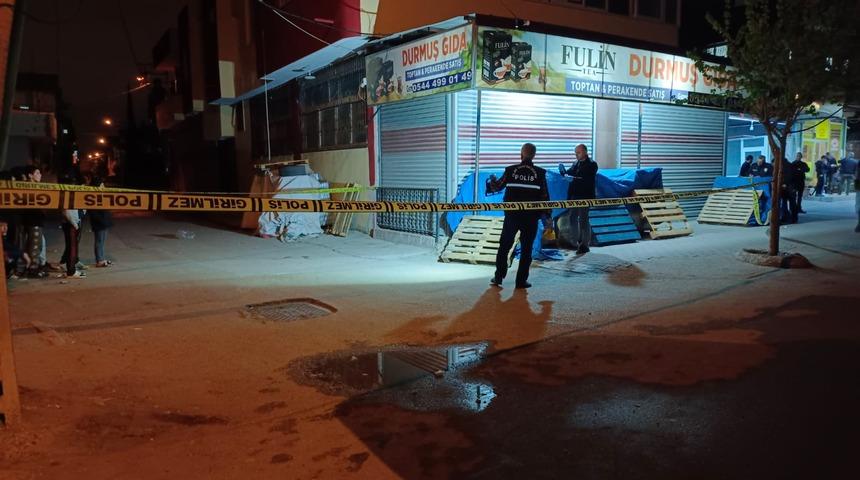 Adana'da sokak ortasında silahlı çatışma: Ölü ve çok sayıda yaralı var