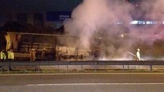 Tuzla'da çimento yüklü tırda çıkan yangın söndürüldü