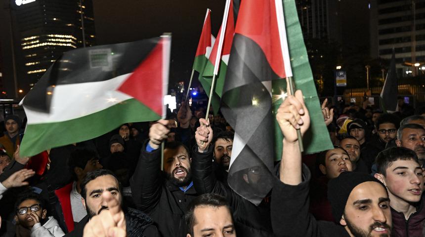 İsrail'in Mescid-i Aksa saldırısı İstanbul'da protesto edildi