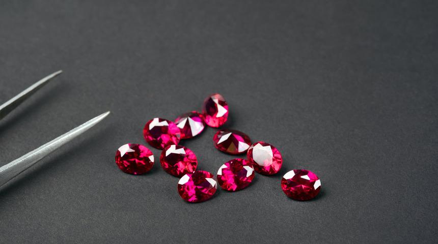 Lal taşı faydaları: nelerdir, ne anlama gelir? Lal taşı özellikleri nelerdir, ne işe yarar?