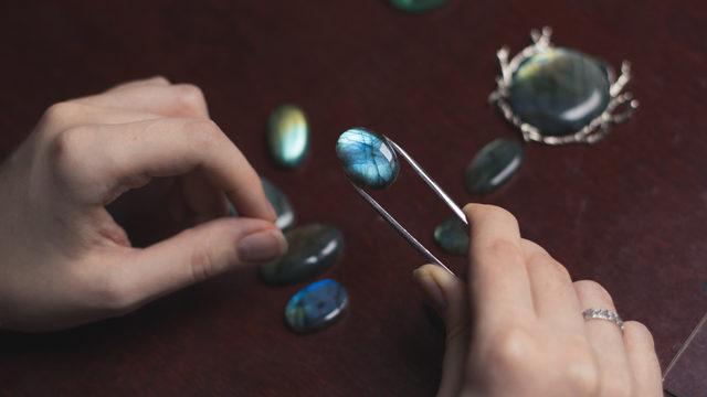 Labradorit taşı faydaları nelerdir, ne anlama gelir? Labradorit taşı özellikleri nelerdir, ne işe yarar?