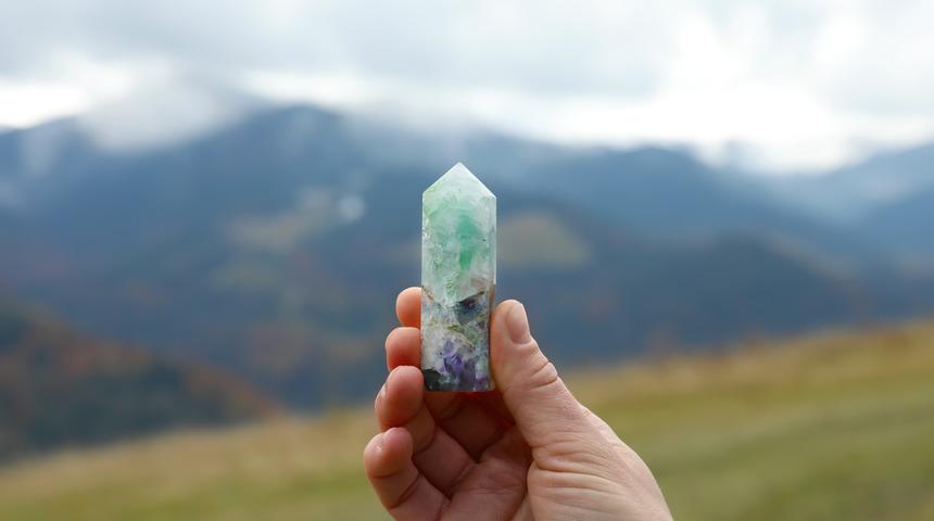 Florit taşı faydaları nelerdir, gerçek florit taşı nasıl anlaşılır? Florit taşı özellikleri nelerdir, ne işe yarar?
