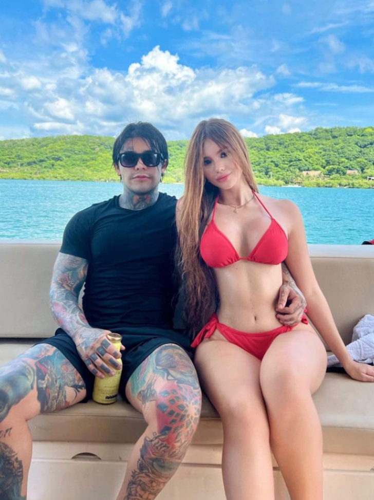 Sosyal medya fenomeni kendisini övmeye doyamadı! “O kadar mükemmelim ki... İnsanlar plastik bir seks bebeği olduğumu düşünüyor” G3