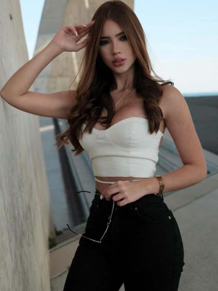 Sosyal medya fenomeni kendisini övmeye doyamadı! “O kadar mükemmelim ki... İnsanlar plastik bir seks bebeği olduğumu düşünüyor” G4