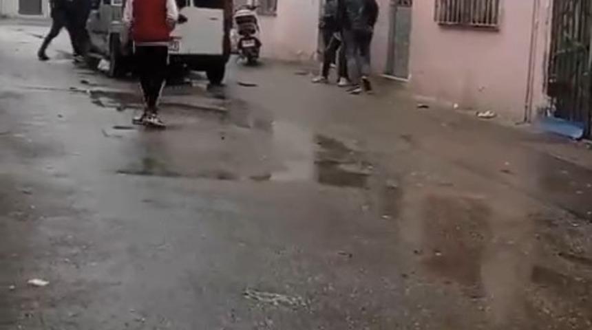 Bursa’da alacak-verecek meselesi yüzünden çıkan kavga kameraya yansıdı