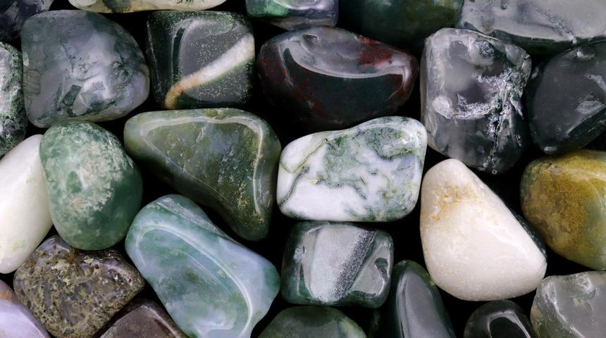 Yosunlu akik taşı faydaları nelerdir, nasıl temizlenir? Yosunlu akik taşı özellikleri nelerdir, ne işe yarar?