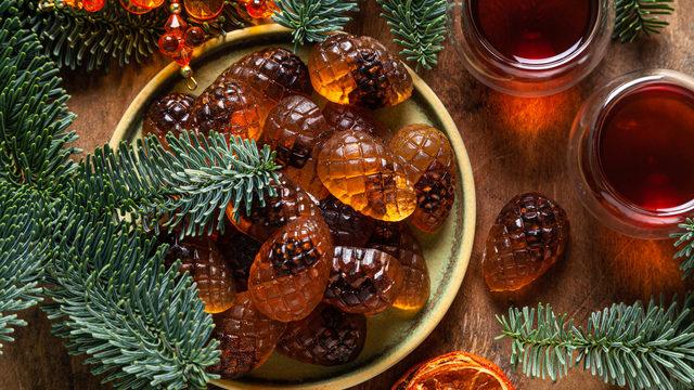 Çam kozalağı şurubu faydaları nelerdir, aç karna mı içilir? Çam kozalağı şurubu nasıl yapılır, kullanılır?