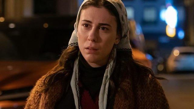 Camdaki Kız’ın Türkan’ı dekolteli pozlarıyla nefes kesti! Hayri görse bayılır