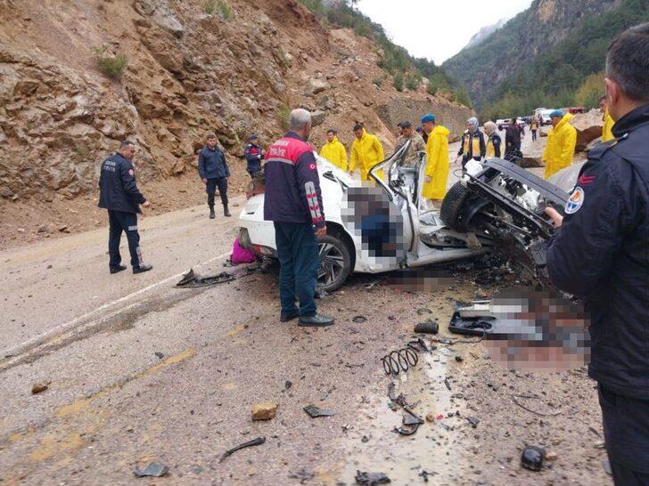 Adana'da heyelan dehşeti! Otomobilin üzerine kaya devrildi, 4 öğretmen  hayatını kaybetti - Son Dakika Haberler