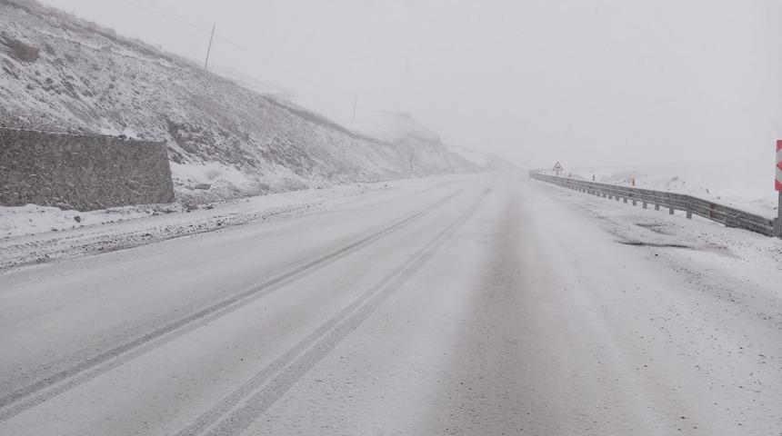 Doğu'da 3 ilde kar yağışı etkili oluyor