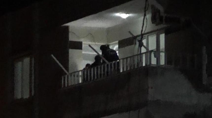 Gaziantep'te ortalık karıştı! İki grup arasında silahlı kavga... 1'i polis 2 ölü