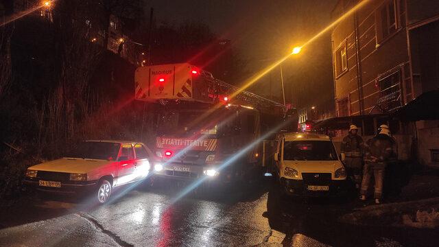 Şişli'de 2 katlı binada yangın! İtfaiye güçlükle müdahale edebildi