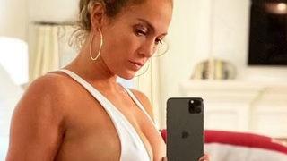 53 yaşındaki Jennifer Lopez üstsüz poz vererek anlattı! 'Sağlıkla ilgili...'