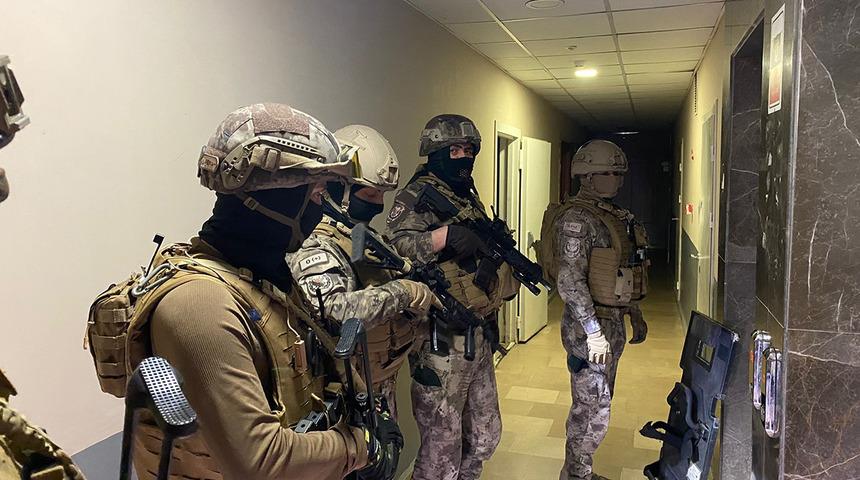 Lüks sitedeki daireye baskın! İstanbul'da helikopter destekli 'dolandırıcılık' operasyonu: Vurgundan elde ettikleri miktar şok etkisi yarattı