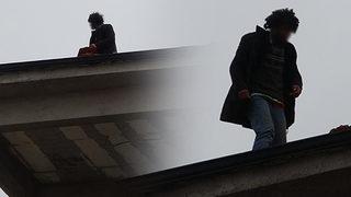 'İntiharkolik' Hasan bu kez Isparta'yı karıştırdı! Bu, onun 83. denemesi... Çatıda halay çekti, kiremitleri kafasıyla kırdı