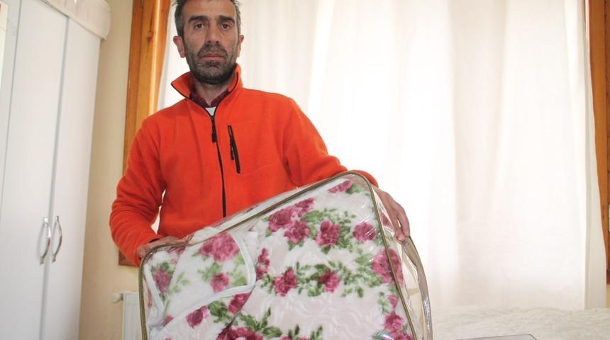 İçi altın dolu battaniyeyi yanlışlıkla deprem bölgesine gönderdi