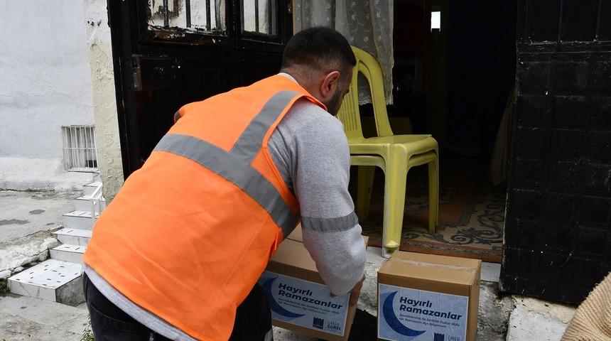 Kuşadası Belediyesi ramazan yardımlarını sürdürüyor
