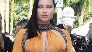 Adriana Lima aldığı kilolarla gündeme gelmişti! Spor yaptığı anları paylaştı