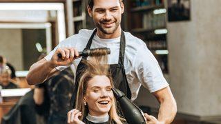 Kuaför anında 10 yaş küçük gösteren saç stilini açıkladı! Daha seksi ve genç görünüm sağlar