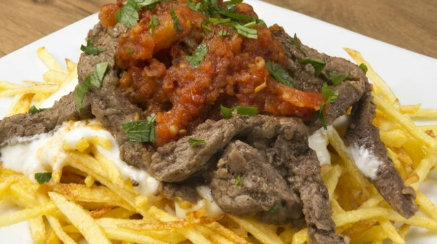 İftar sofralarını taçlandıran çökertme kebabı tarifi! Pratik çökertme kebabı nasıl yapılır?