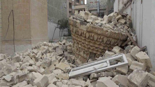 Kilis’te depremde ağır hasar alan minare kontrollü şekilde yıkıldı