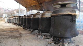 Efsaneleri aratmayan 'dolma' tartışması... İki ilçe karşı karşıya geldi! İskilip dolması mı, baharatlı Bayat dolması mı?