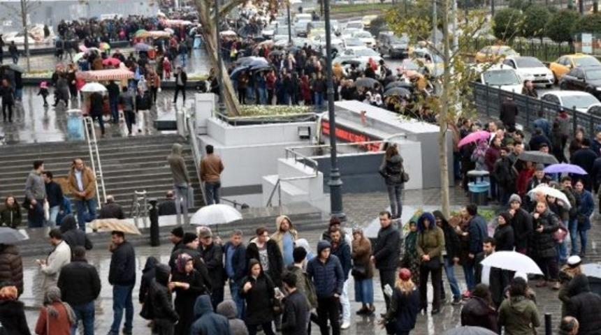 Sağanak yağmur zengin olma hayallerini engellemedi