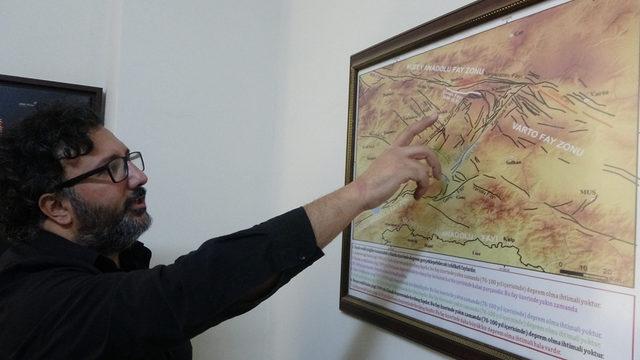 'Hesaplandı' diyerek o bölgeyi işaret etti! '7.2 büyüklüğünde deprem üreteceği...' Merkezine, ilçelerine ve çevre şehirlere dikkat çekti