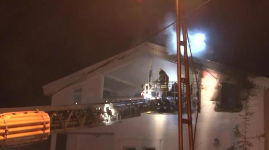 Beykoz’da 3 katlı villada yangın paniği! 'Doğum günü kutlarken bir anda yangın çıktı'