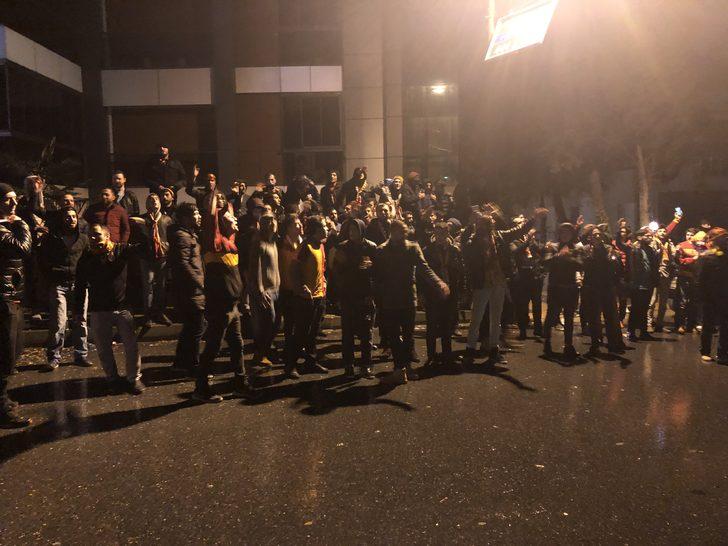 Florya Metin Oktay Tesisleri'nde Fatih Terim tezahüratı G3