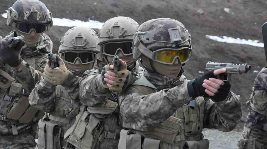 Kars'ta PÖH tatbikatı! Özel harekat nefes kesti