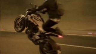 Ölüme davetiye çıkardılar! Hem kendilerini ve hem de diğer sürücüleri tehlikeye attılar... O anlar kamerada