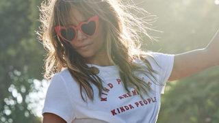 56 yaşındaki Halle Berry balkonda tamamen çıplak poz verdi!