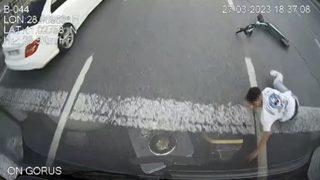 Korku dolu anlar: Otobüs şoförünün refleksi hayat kurtardı!