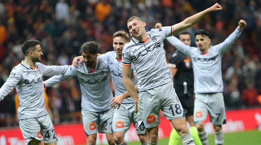 Sivasspor Başakşehir karşısında üstünlüğünü koruyamadı! Galatasaray maçının yıldızı Patryk Szysz yine attı...