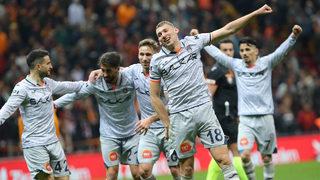 Sivasspor Başakşehir karşısında üstünlüğünü koruyamadı! Galatasaray maçının yıldızı Patryk Szysz yine attı...