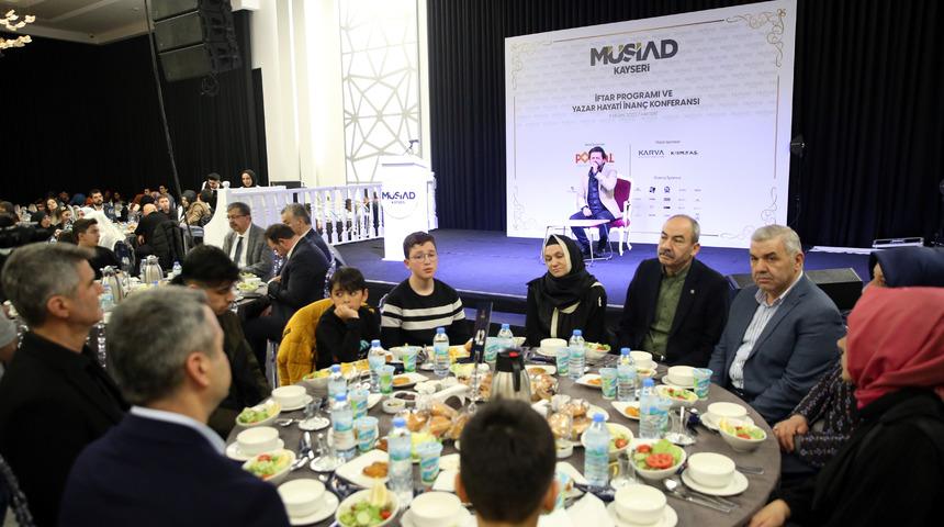 Kayseri'de depremzedeler için iftar programı düzenlendi