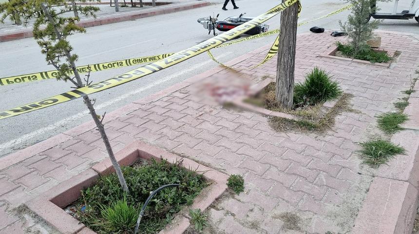 Aksaray'da otomobille çarpışan motosikletin sürücüsü hayatını kaybetti