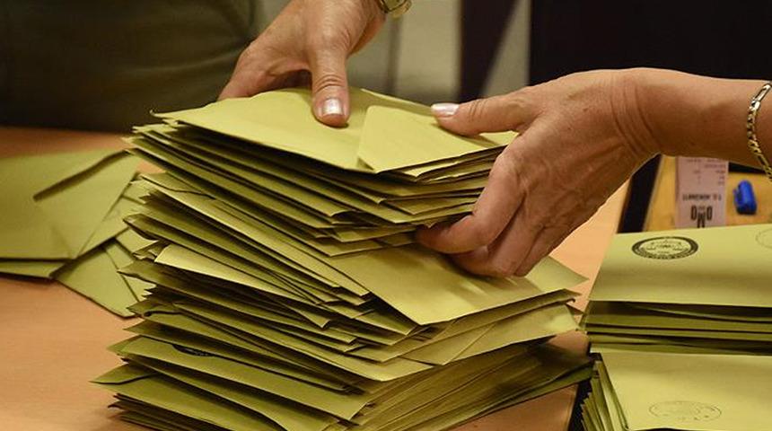 Hakan Bayrakçı, CHP ve AK Parti'nin oy oranlarını açıkladı! 'AK Parti birinci'