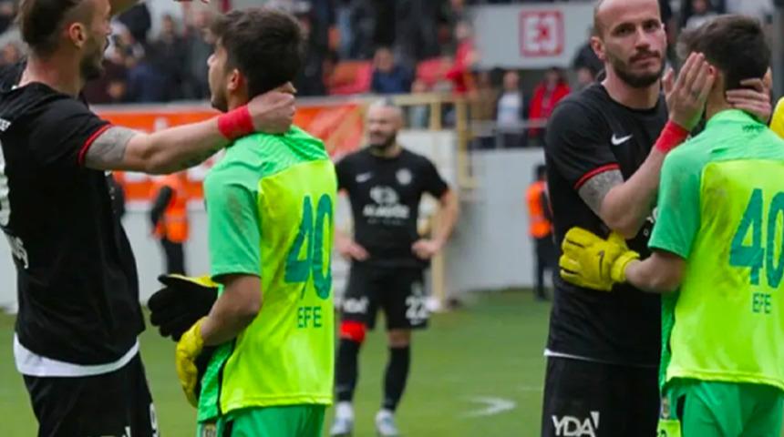 TFF 2. Lig'de görülmemiş olay! Tarsus İdman Yurdu'nda kaleci kalmayınca defans oyuncu kalede başladı, 9 gol yedi