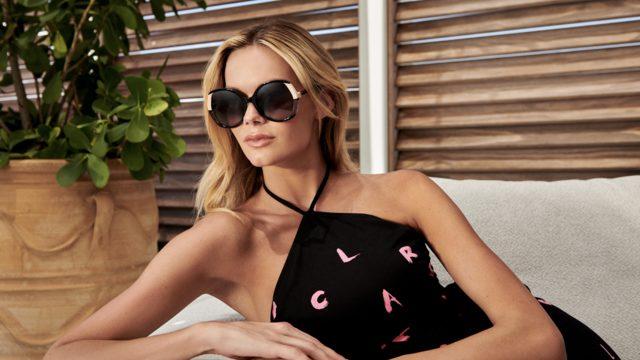 Fenomen Kendall Visser göğüs dekoltesiyle mest etti! İçine hiçbir şey giymedi