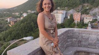 Korku dolu anlar! Kardeşinin köpeğine yemek vermek istedi... Hayvanın saldırısıyla kabusu yaşadı