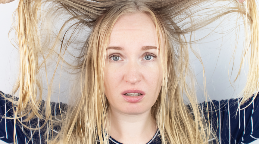 Saçın yağlı görünmesine neden olan 3 hata! En büyük suçlu yanlış saç fırçası kullanımı