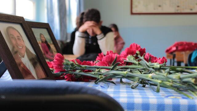 Adana'da üzerine kaya düşen otomobilde ölen 4 öğretmen sınıflarında anıldı