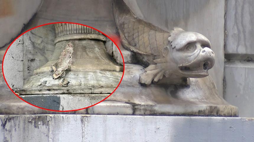 Galatasaray Lisesi kapısındaki tarihi 'İkiz yılan heykellerinden biri kayıp' iddiası! 'Kimsenin haberi yok'