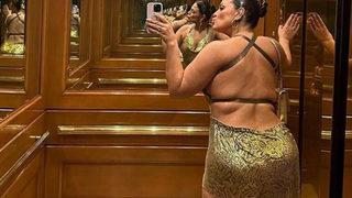Büyük beden model Ashley Graham takla atmaya çalışırken pantolonu yırtıldı! İç çamaşırı ortaya çıktı