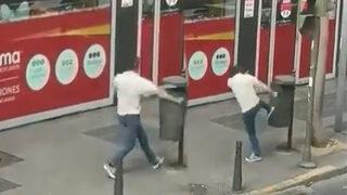 Rusya’da bir garip olay! Çöp kovasının kendisine küfür ettiğini iddia eden adam tekme tokat kavga etti... Görüntüler sosyal medyada gündem yarattı