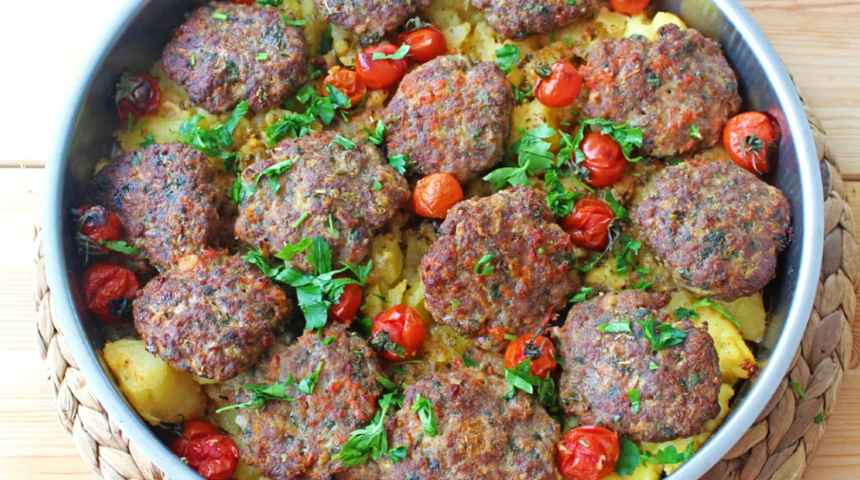 Gelinim Mutfakta tepside süper köfte tarifi! Tepside süper köfte nasıl yapılır?