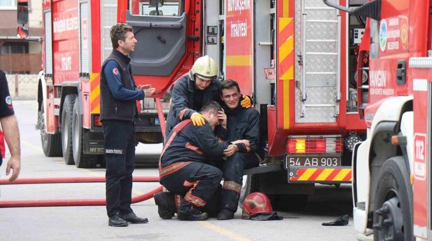 Yangında hayatını kaybeden itfaiye erinin düştüğü anlar kamerada