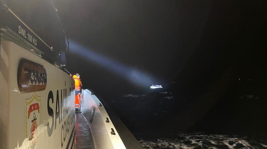 Balıkesir açıklarında 35 düzensiz göçmen kurtarıldı